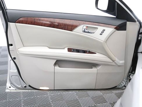 Used 2011 Toyota Avalon Limited FWD image 11