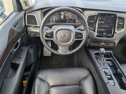 Used 2017 Volvo XC90 T5 Momentum w/ Vision Package FWD image 18