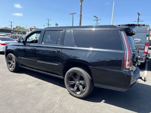 Used 2018 Cadillac Escalade ESV Premium Luxury RWD image 19