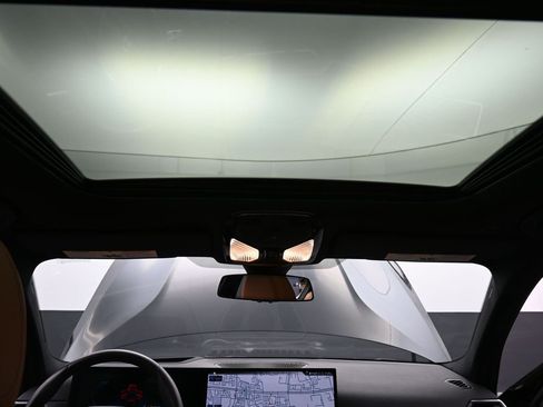 Used 2024 BMW 330i xDrive Sedan w/ Premium Package image 16