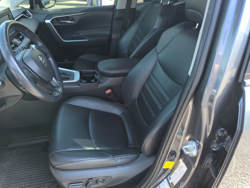 Used 2019 Toyota RAV4 XLE Premium w/ Cold Weather Package AWD/4WD image 12