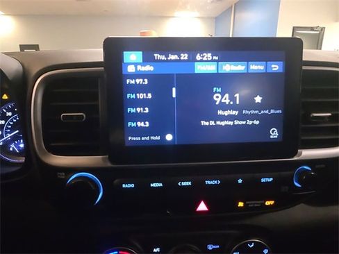 Used 2020 Hyundai Venue SE image 15