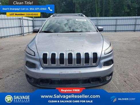 Used 2017 Jeep Cherokee Latitude w/ Cold Weather Group AWD/4WD image 7
