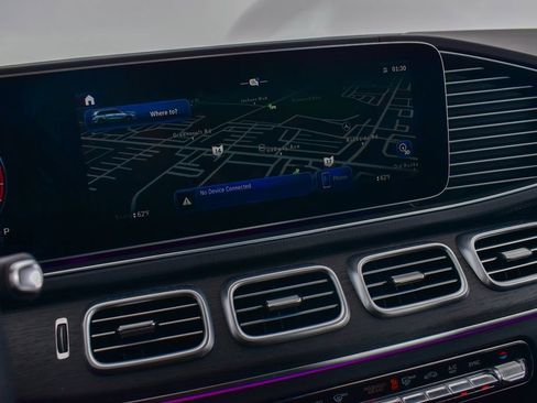 Used 2025 Mercedes-Benz GLS 450 4MATIC image 16