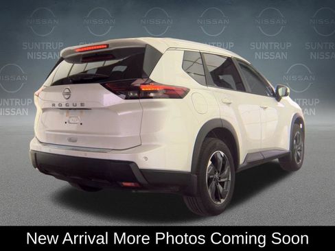 Used 2025 Nissan Rogue SV w/ SV Premium Package FWD image 3
