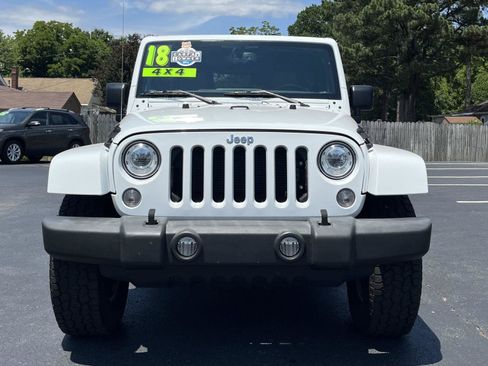 Used 2018 Jeep Wrangler Unlimited Rubicon w/ Connectivity Group AWD/4WD image 22