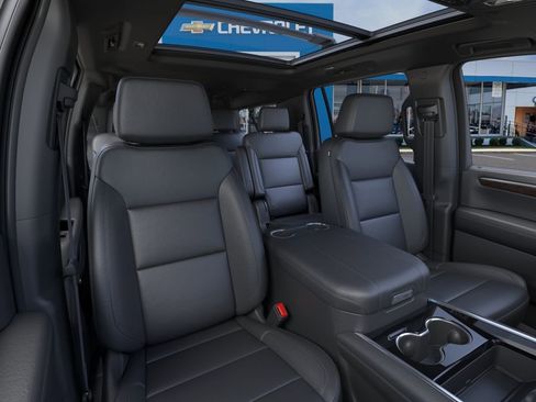 New 2026 Chevrolet Suburban Z71 w/ Comfort Package AWD/4WD image 16
