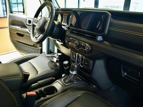 Used 2024 Jeep Wrangler Unlimited Sahara w/ Technology Group AWD/4WD image 25