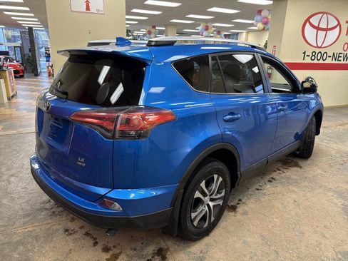 Used 2016 Toyota RAV4 LE image 9