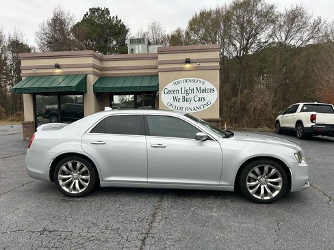 Used 2020 Chrysler 300 Limited image 2