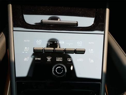 New 2025 Porsche Cayenne Turbo image 19