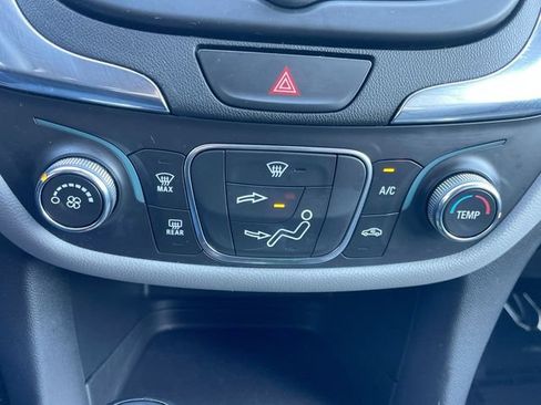 Used 2020 Chevrolet Equinox LS w/ LS Convenience Package FWD image 18