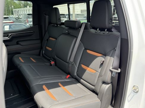 Used 2024 GMC Sierra 1500 AT4 w/ Technology Package AWD/4WD image 31