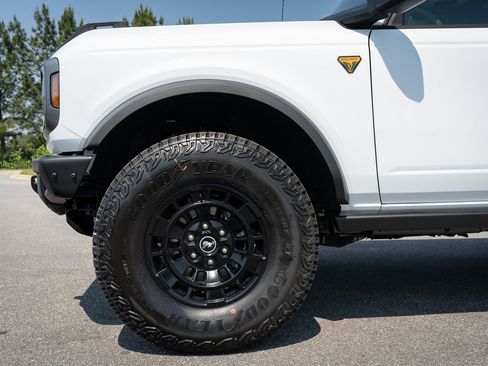 New 2026 Ford Bronco Badlands w/ Sasquatch Package AWD/4WD image 10