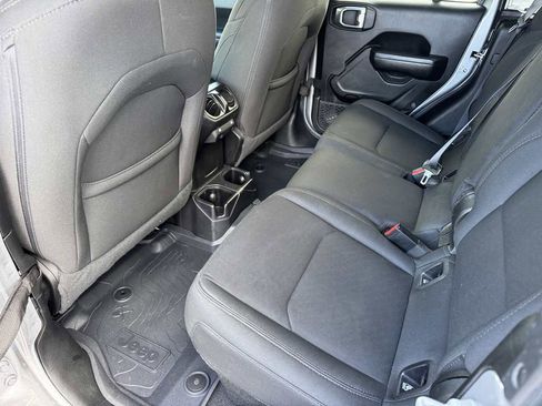 Used 2021 Jeep Gladiator Sport image 22