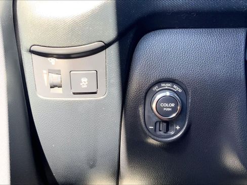 Used 2012 Kia Soul + w/ Audio Pkg image 35