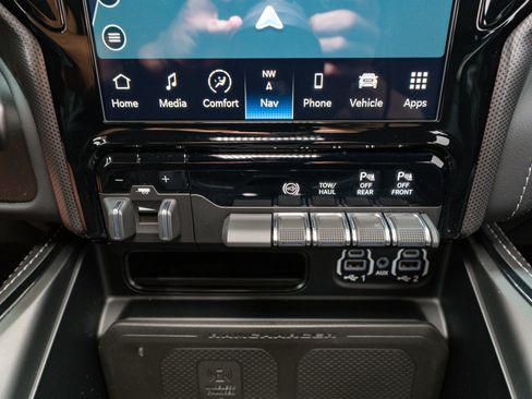 Used 2024 RAM 2500 Limited image 26