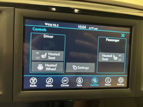 Used 2019 Chrysler Pacifica Touring-L FWD image 18