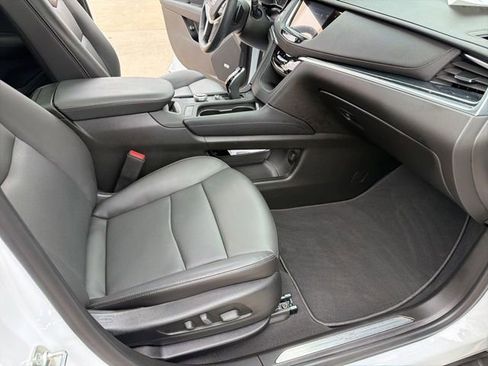 Certified 2025 Cadillac XT5 Premium Luxury image 26