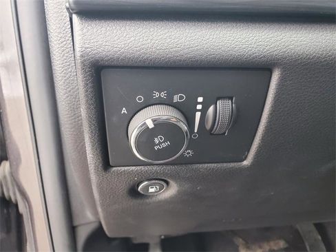 Used 2019 Jeep Grand Cherokee Altitude image 16