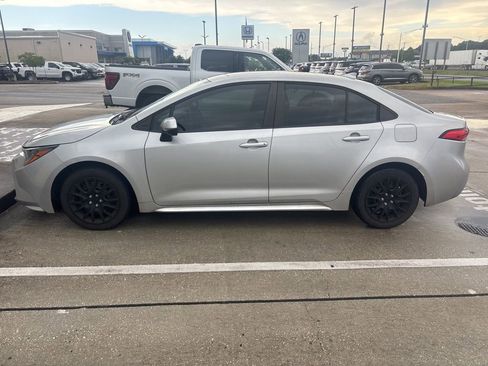 Used 2022 Toyota Corolla LE FWD image 13