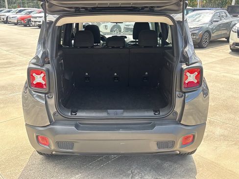 Used 2023 Jeep Renegade Altitude w/ Sun/Sound Group AWD/4WD image 30