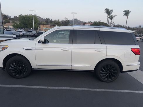 Used 2020 Lincoln Navigator Reserve w/ Equipment Group 208A Reserve AWD/4WD image 16