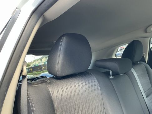 Used 2018 Nissan Rogue SV image 52