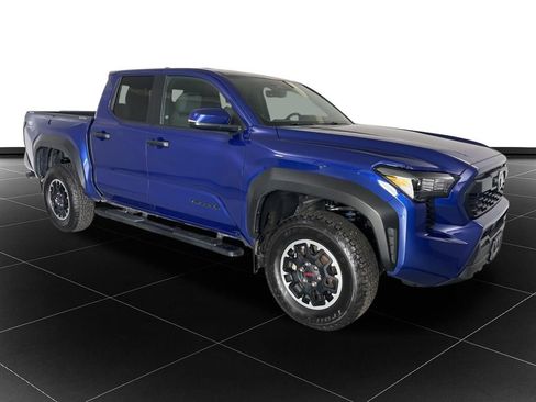 Used 2024 Toyota Tacoma TRD Off-Road w/ TRD Off Road Upgrade Package AWD/4WD image 7