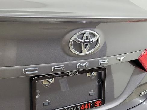 Used 2019 Toyota Camry SE w/ Convenience Package FWD image 9
