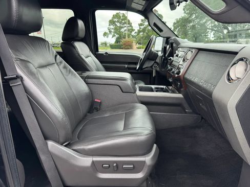 Used 2011 Ford F250 Lariat w/ Lariat Interior Pkg AWD/4WD image 23