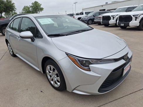 Used 2026 Toyota Corolla LE FWD image 8
