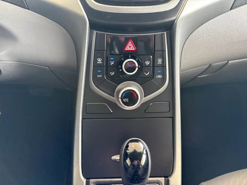 Used 2015 Hyundai Elantra SE FWD image 15