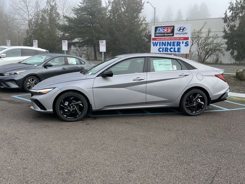 New 2026 Hyundai Elantra SEL Sport Premium image 2