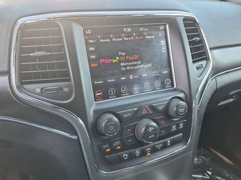 Used 2018 Jeep Grand Cherokee Limited AWD/4WD image 24