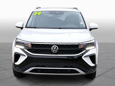 Used 2024 Volkswagen Taos SE image 4