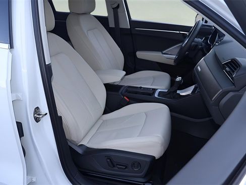 Used 2024 Audi Q3 2.0T Premium Plus image 18