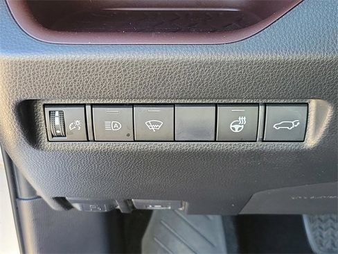 Used 2020 Toyota RAV4 Limited image 32