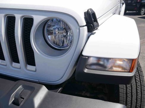 Used 2023 Jeep Wrangler Unlimited Sahara AWD/4WD image 26