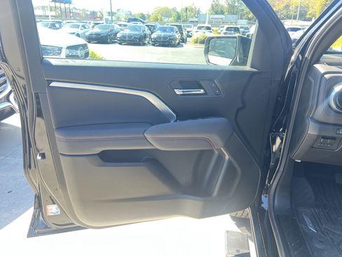 Used 2024 Chevrolet Colorado Z71 w/ Z71 Convenience Package 2 image 14