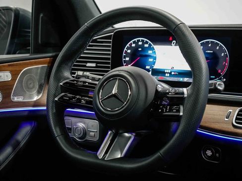 Used 2025 Mercedes-Benz GLS 450 4MATIC image 15