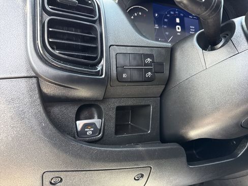 Used 2025 RAM ProMaster 2500 w/ U-Haul Equipment Group FWD image 13