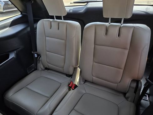 Used 2018 Ford Explorer Limited FWD image 18