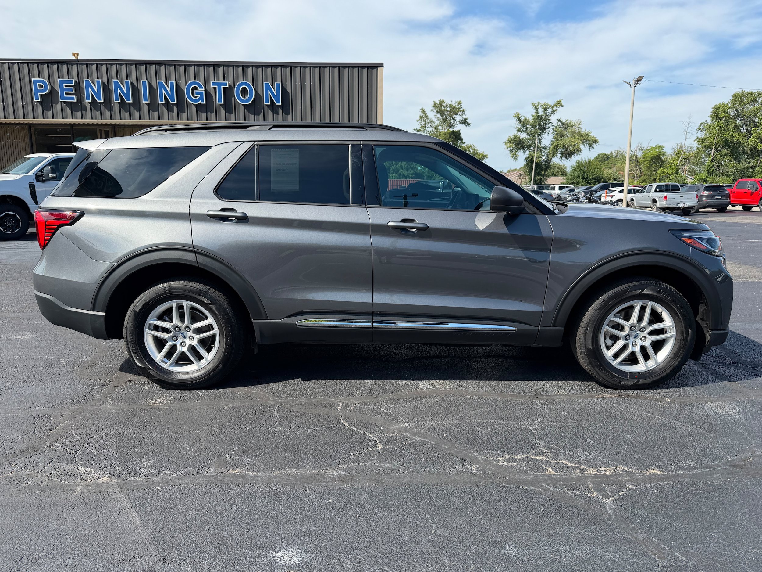Used 2025 Ford Explorer Active AWD/4WD image 7