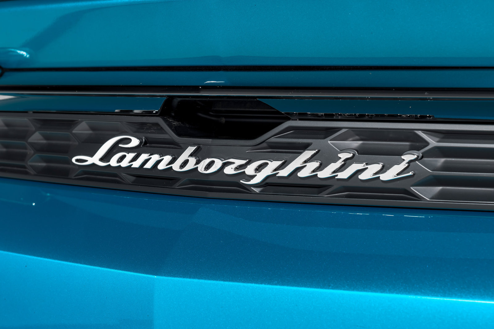 Used 2025 Lamborghini Urus SE AWD/4WD image 57