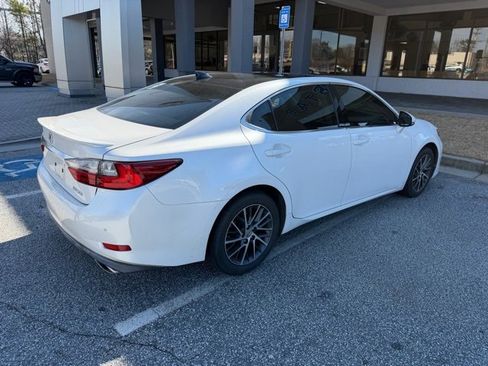 Used 2017 Lexus ES 350 w/ Luxury Package image 4