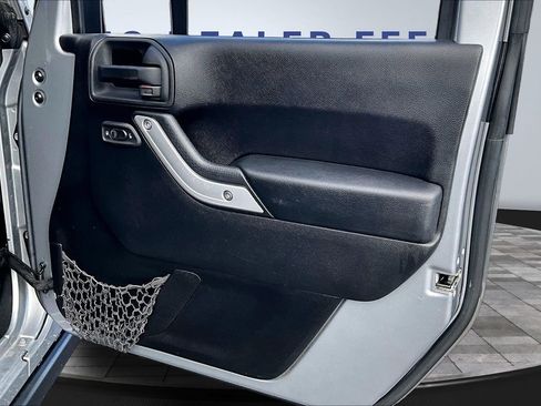 Used 2014 Jeep Wrangler Unlimited Rubicon w/ Dual Top Group image 27