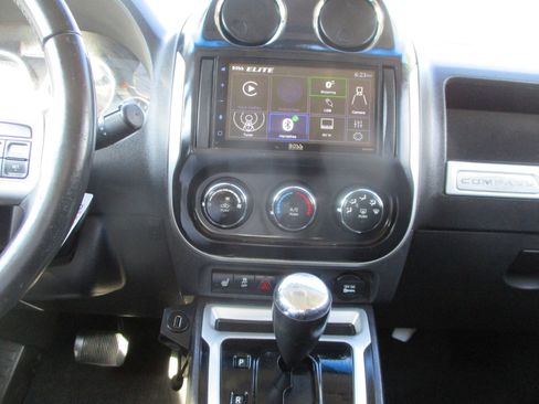 Used 2017 Jeep Compass Latitude image 17