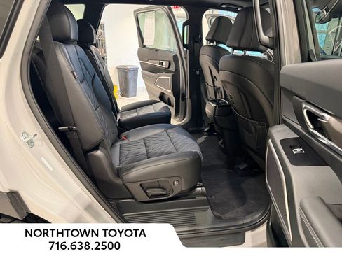 Used 2025 Kia Telluride AWD image 14