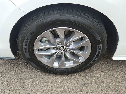 Used 2023 Toyota Sienna LE image 10